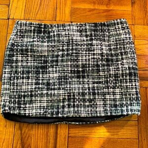 Venus black and white skirt size: 8